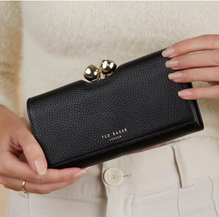 Hoe Ted Baker Jouw Dagelijks Leven Verrijkt: Comfort, Stijl en Functionaliteit in &Eacute;&eacute;n